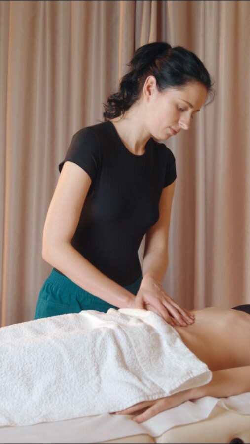 Massage drainage ventre