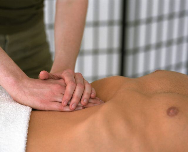 Massage drainage ventre